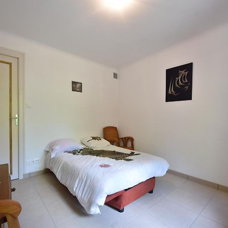 Superb Holiday Home With Private Garden Yvias Exterior photo